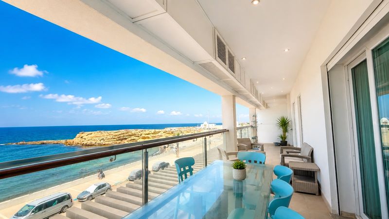 3BR Beachfront Luxury | Panoramic Sea View - The Landlord
