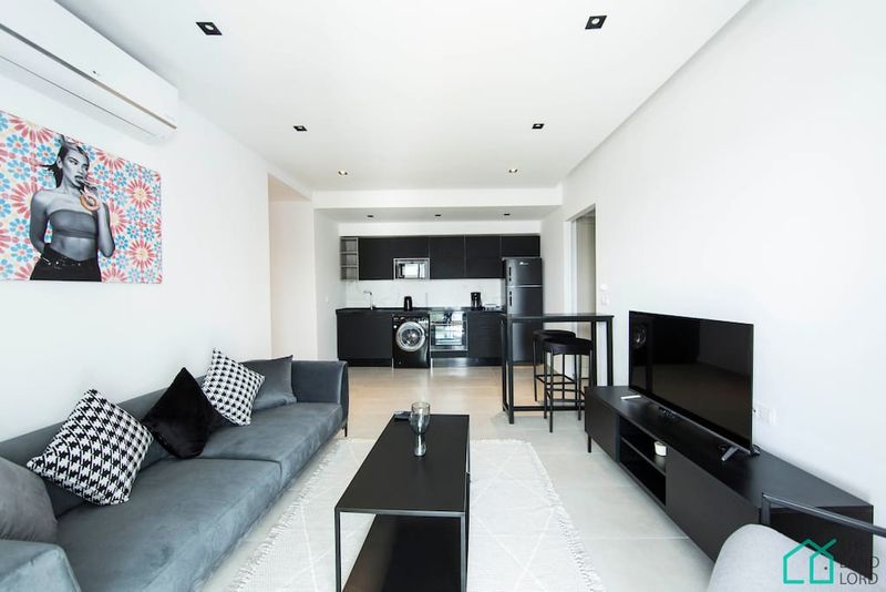 Sunset 302 | Upper Floor Luxury + Gym - The Landlord
