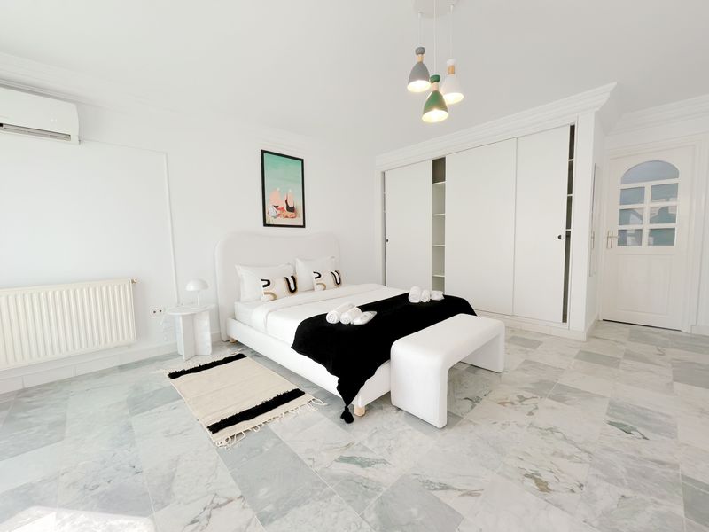Charming Seafront House | 2 Guests - The Landlord