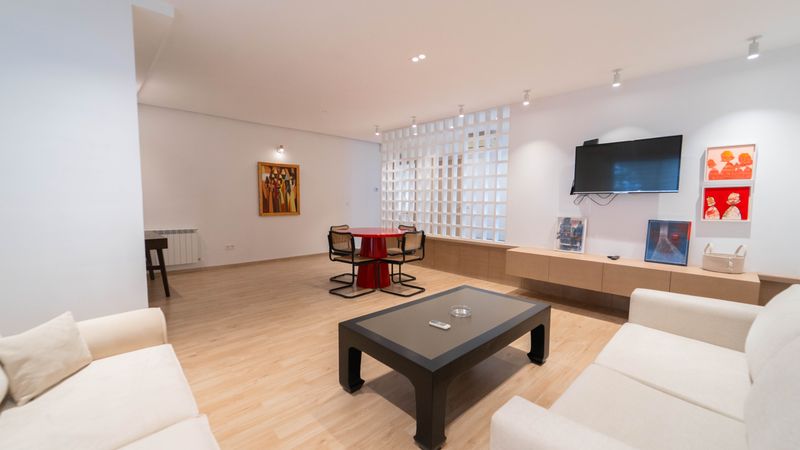 Lake City | 1BR Design Apt · Berges du Lac - The Landlord