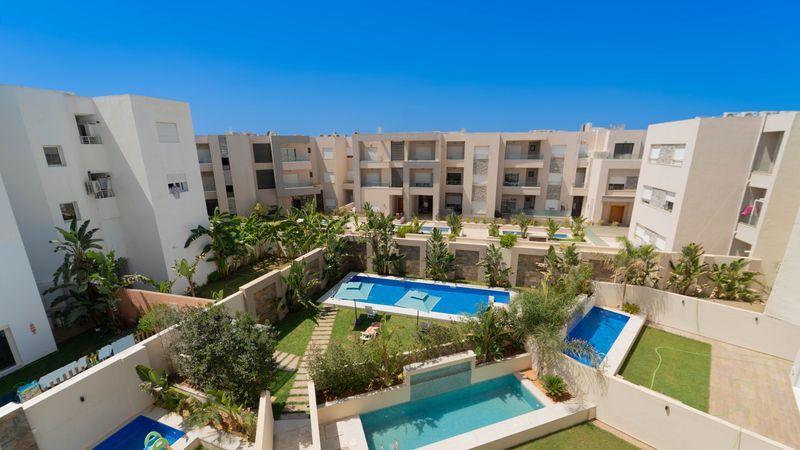 Modern 3 BR | Shared Swimming Pool - The Landlord