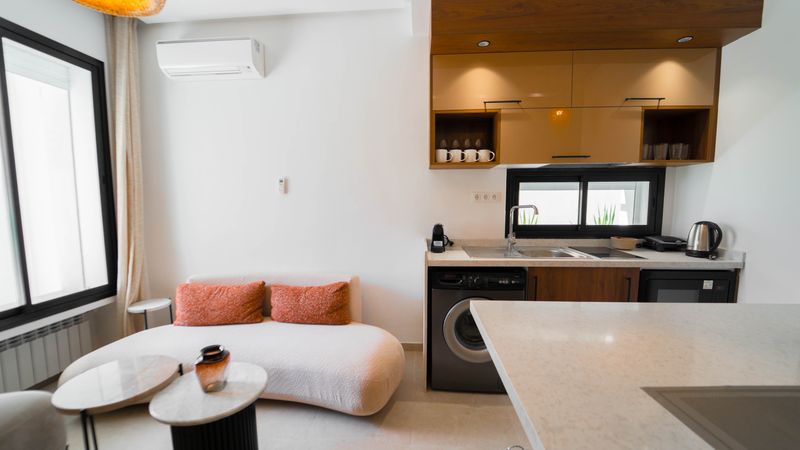 Aurora Ground Floor | Steps to Sea - The Landlord