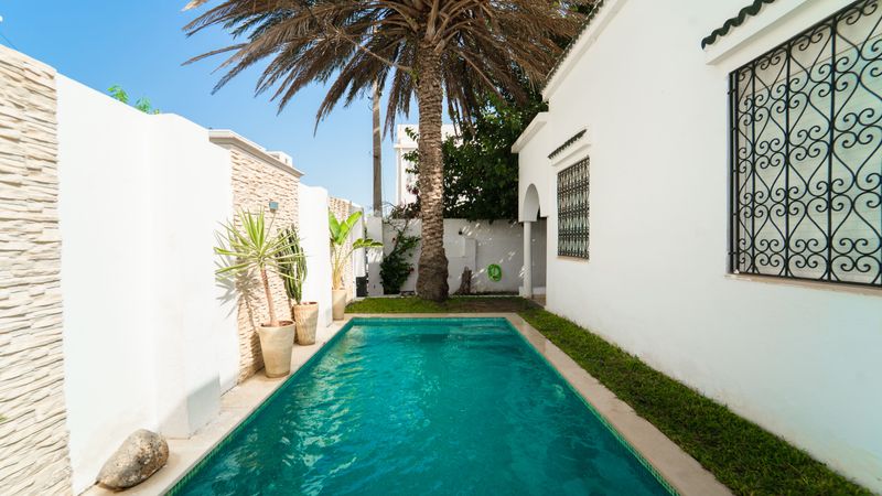 Seafront Villa | Heated Pool & Terrace — Tunis